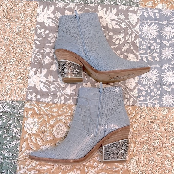 Gianni Bini Eviee Croco Metal Heel Western Country Booties Blue Size 5.5 - Picture 5 of 14